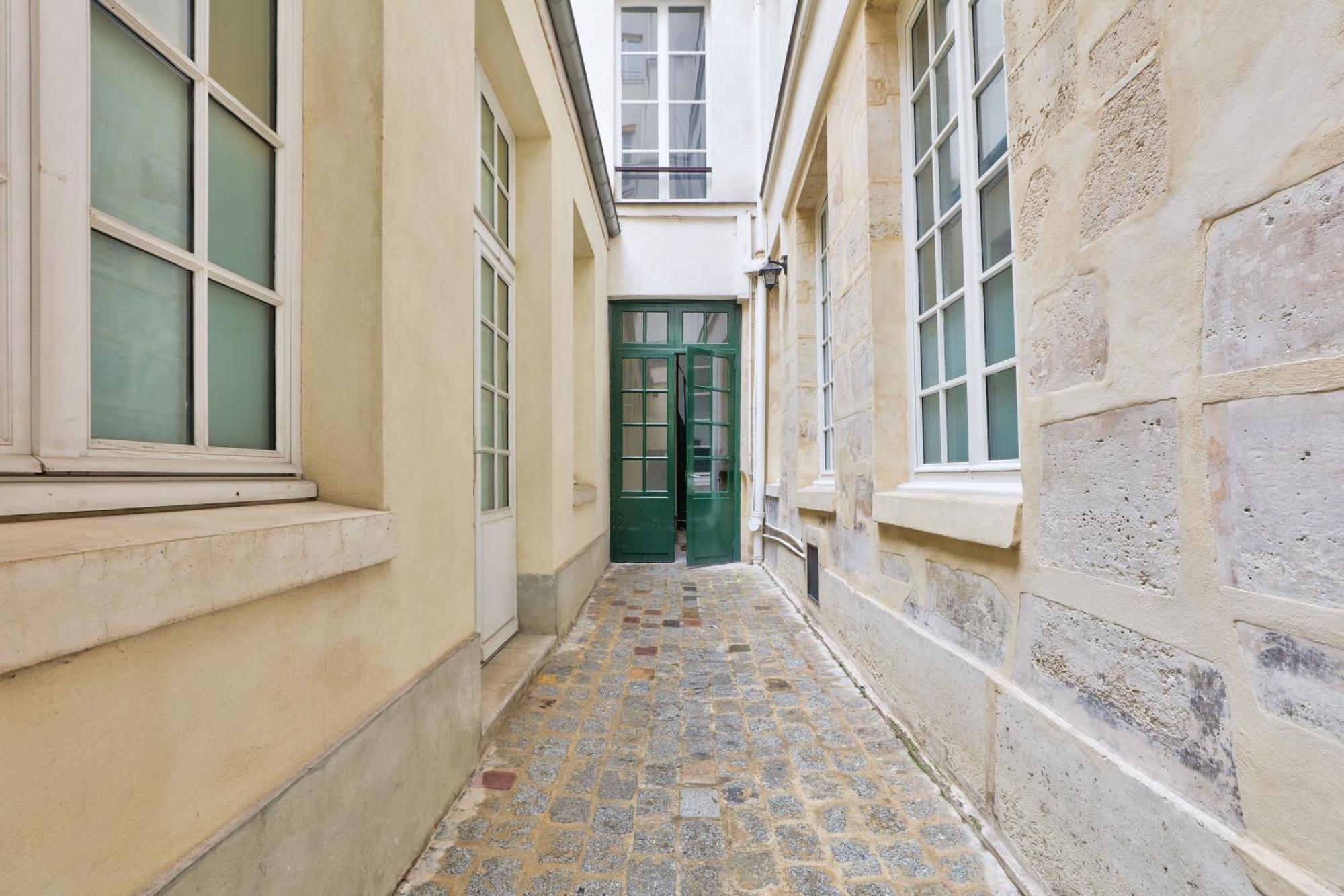 New & Design Studios In The Heart Of Le Marais Париж Екстериор снимка