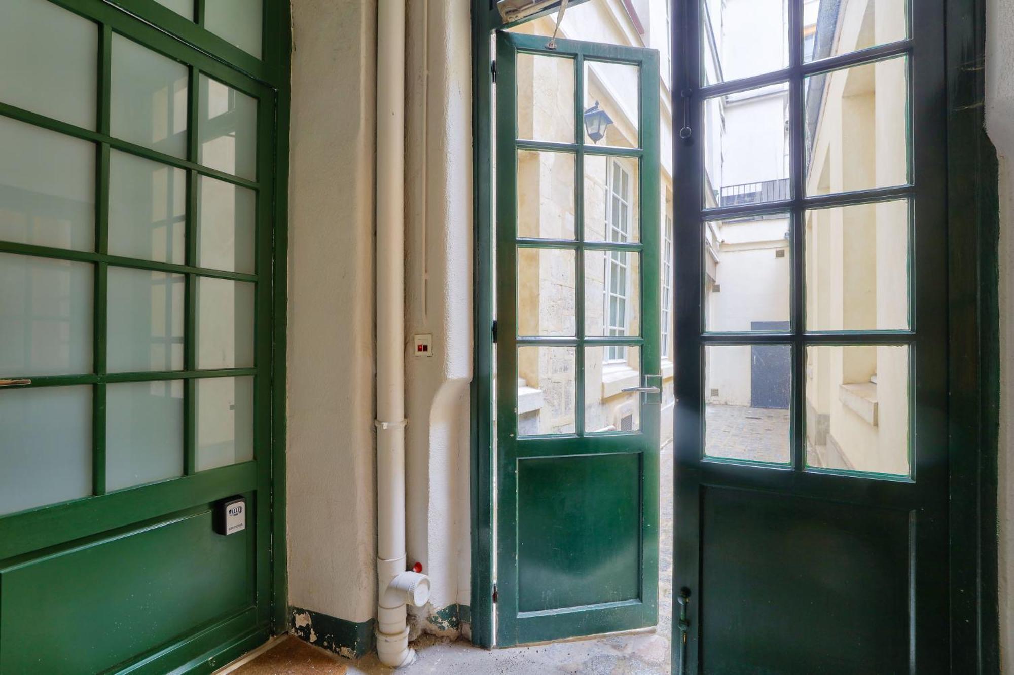 New & Design Studios In The Heart Of Le Marais Париж Екстериор снимка